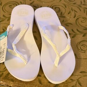Reef Women’s White Flip Flops. NWT